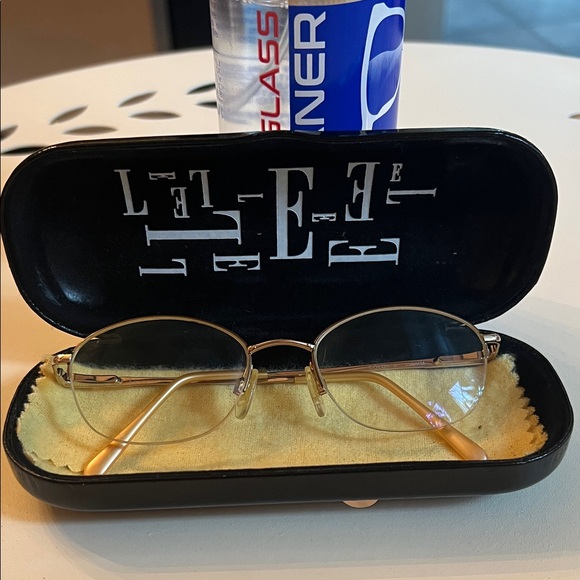 Vintage Elle Glossy Black Eyeglass case with glasses - Picture 2 of 5